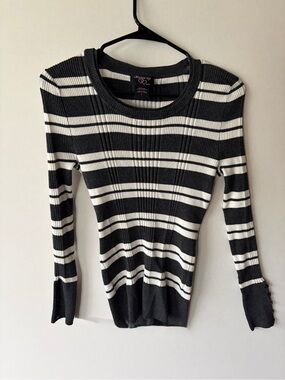 Hooked Up by IOT Black and White Striped Ribbed Crew Sweater